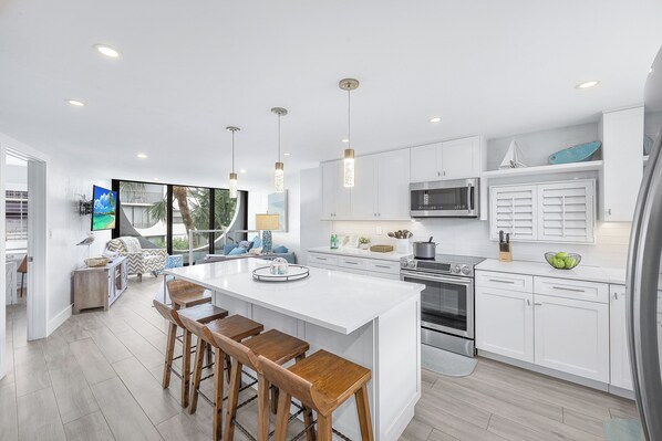 Refrigerador, microondas, horno, placa de cocina