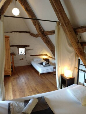 2 bedrooms, iron/ironing board, free WiFi, bed sheets - Rural Peace and Tranquility (Saujac)