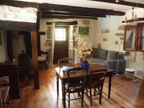 Living room - Rural Peace and Tranquility (Saujac)