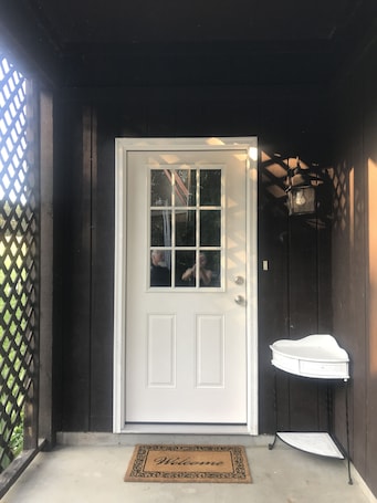 外観の詳細. Pet Friendly 1 Bedroom Apartment; Quiet & Secluded - 1/2 hour from town