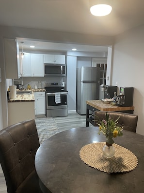 Fridge, microwave, oven, stovetop - Comfy Home on 2+ acres just outside the White Mountains on the Connecticut River (Dalton)