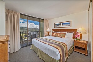 1 bedroom, iron/ironing board, free WiFi, bed sheets - MT & Golf Course Views Waikiki Sunset by the Beach w/Full Kitchen & WiFi (Honolulu)