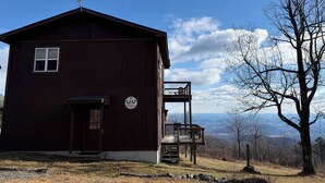 A rustic wooden building with a balcony and a clear view of the landscape. - Relax at 3100 feet and enjoy the peace and tranquility (Free Union)