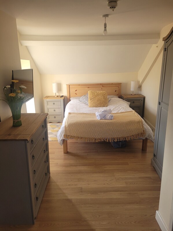 5 bedrooms, iron/ironing board, travel crib, free WiFi