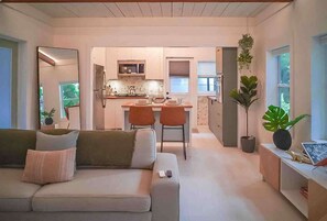 Smart TV, offices - Sleek & Cozy Condo Prime Location Run by Owners (Fort Lauderdale)