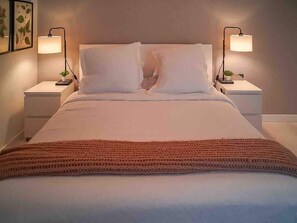 1 bedroom, desk, iron/ironing board, free WiFi - Sleek & Cozy Condo Prime Location Run by Owners (Fort Lauderdale)