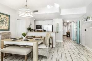 Dining - 2 Complimentary Beach Chairs! Aqua 1404 Luxury + Oceanfront/Sleeps 8 + Clean (Panama City Beach)
