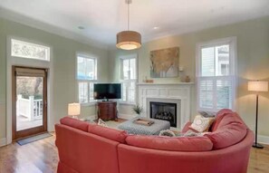 智能电视、壁炉