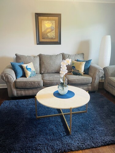 Bed & Breakfast at Tiffany's 3 Bedrooms/ 2 Bathrooms/1Movie Room