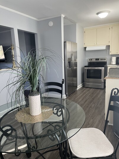 Bed & Breakfast at Tiffany's 3 Bedrooms/ 2 Bathrooms/1Movie Room