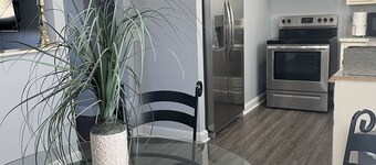 Bed & Breakfast at Tiffany's 3 Bedrooms/ 2 Bathrooms/1Movie Room