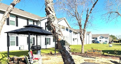 Colony Club N8 remodeled 2 bd 2 ba condo located approx 4 miles from beach