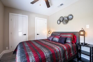 3 habitaciones, tabla de planchar con plancha, wifi y ropa de cama 