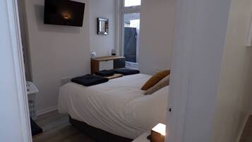 Apartment | 2 bedrooms, iron/ironing board, free WiFi, bed sheets