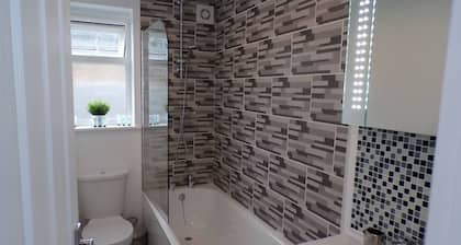 Inviting 3-bed Apartment in Southend-on-sea