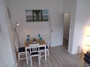 Apartment | Dining - Inviting 3-bed Apartment in Southend-on-sea (Southend-on-Sea)