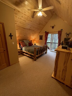 3 bedrooms, desk, iron/ironing board, travel cot