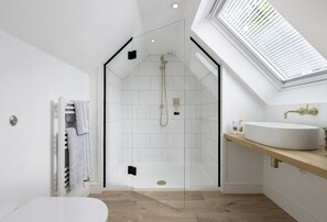 Regendusche, Haartrockner, Handtücher
