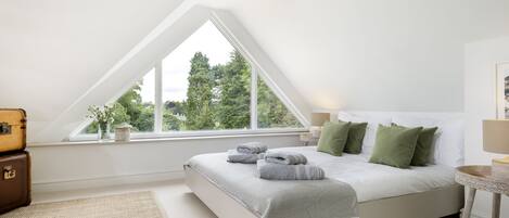 2 bedrooms, iron/ironing board, Internet, bed sheets