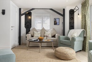 TV - As a result of winning the land in a poker game at the turn of the 20th century, Winacres Cottage is (Box, near Stroud)