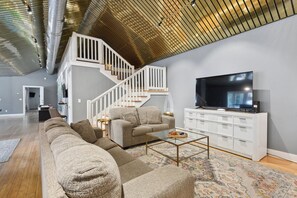 Smart TV, chimenea y videojuegos 