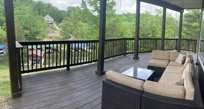 LAKEHOUSE in cove with dock! By The Ark Encounter