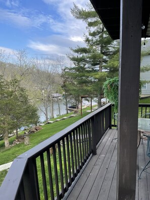 Outdoor dining - LAKEHOUSE in cove with dock!  By The Ark Encounter (Dry Ridge)