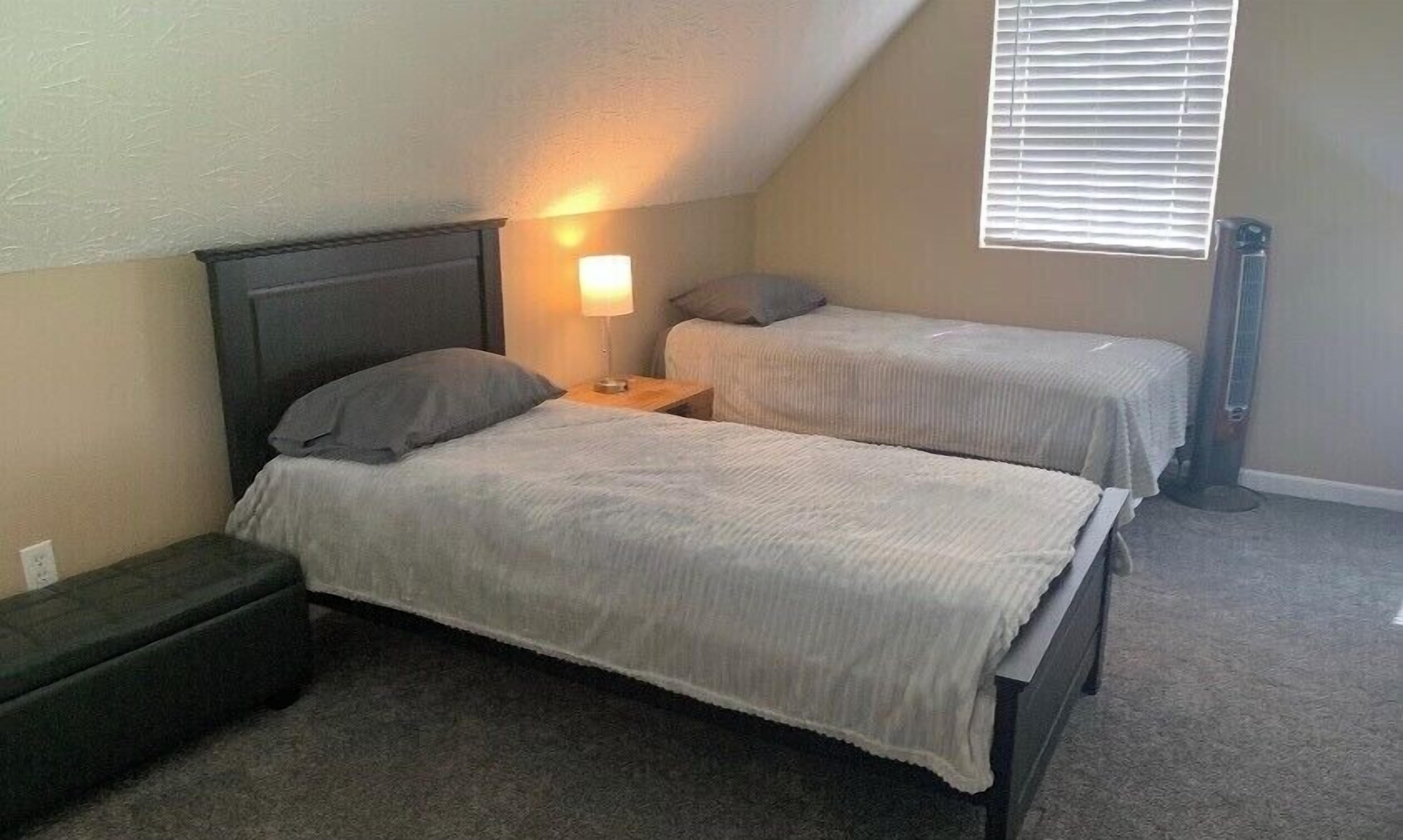 2 bedrooms, travel cot, free WiFi, bed sheets