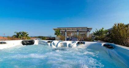 Villa avec piscine en bord de mer