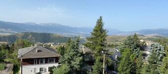 Apartment in residence with superb view and parking