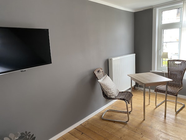 1 habitación, tabla de planchar con plancha, wifi y ropa de cama 