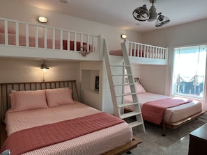2 Schlafzimmer, Reisekinderbett, kostenloses WLAN, Bettwäsche
