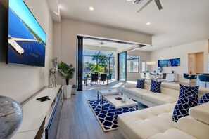 Smart TV, lareira, escritórios