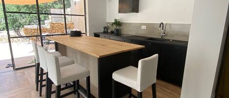 Refrigerador, horno, placa de cocina, lavavajillas