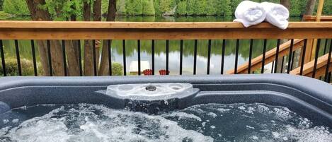 Outdoor spa tub