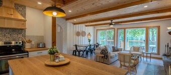 Chalet gateaway Hot tub, Fireplace, Skiing & Games