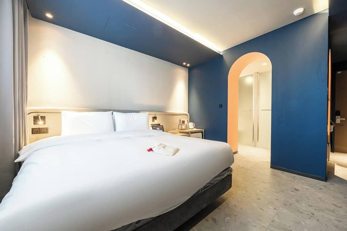 Ropa de cama de alta calidad, cubrecamas, wifi gratis y ropa de cama