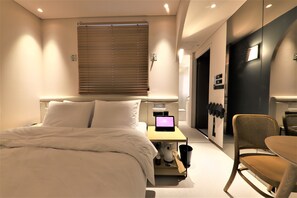 Habitación económica, 1 cama doble | Ropa de cama de alta calidad y edredones de plumas