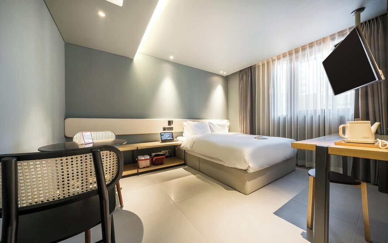 Ropa de cama de alta calidad, cubrecamas, wifi gratis y ropa de cama 