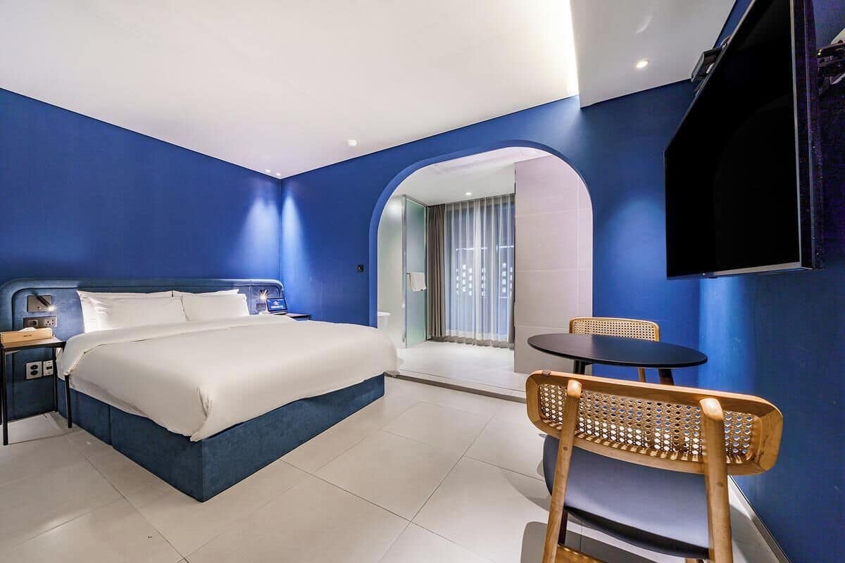 Ropa de cama de alta calidad, cubrecamas, wifi gratis y ropa de cama