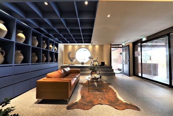 Lobby sitting area - MU:TE Hotel (Busan)