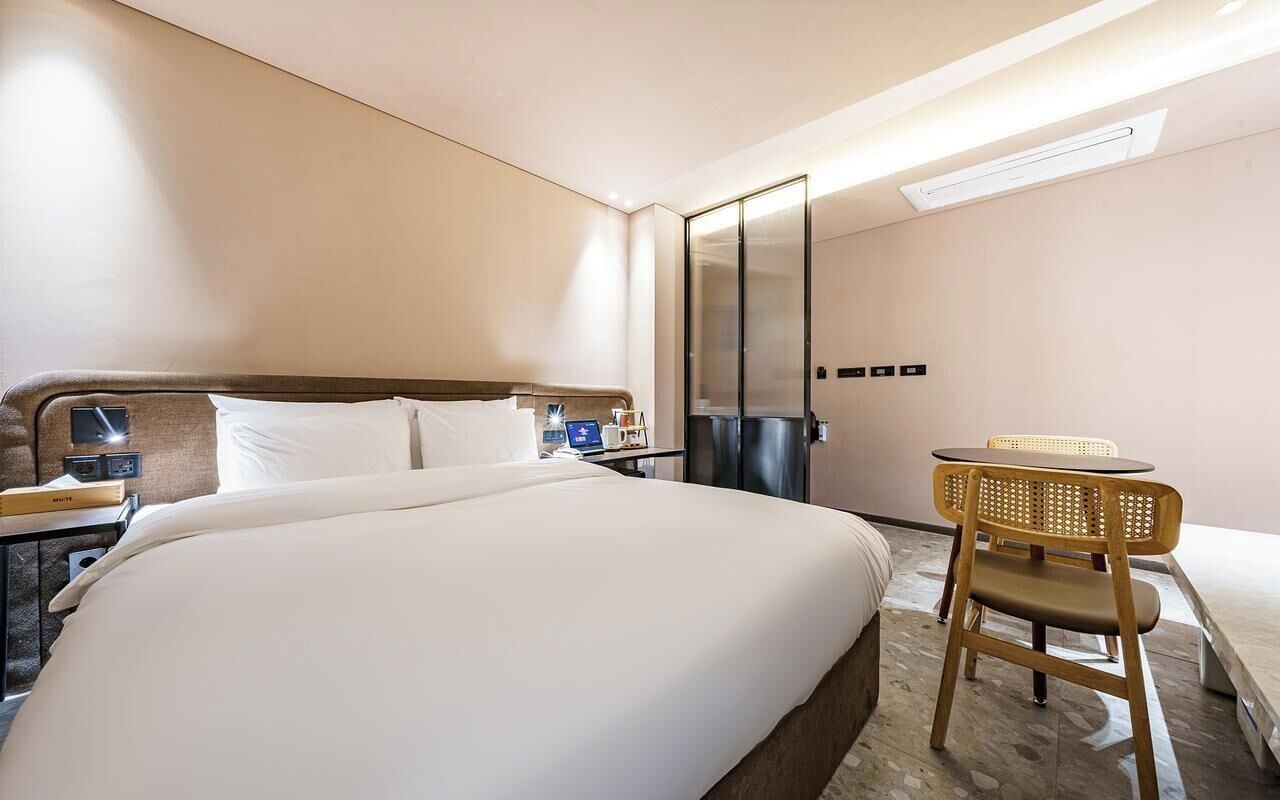 Premium bedding, down duvets, soundproofing, free WiFi