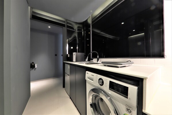 Single Room | Private kitchenette | Mini-fridge, electric kettle