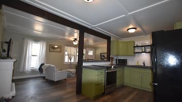 Geladeira, micro-ondas, fogão, cooktop