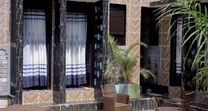 Kampala Free Breakfast, Free WiFi, Free Airport Shuttle