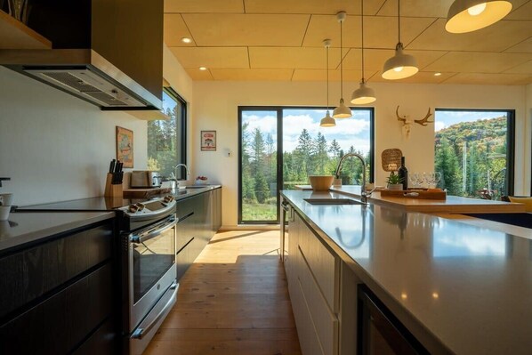 雪櫃、微波爐、焗爐、爐具