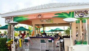 Bar (on property) - 2BR condo on the bay with tons of activities for kids!! (Clermont)