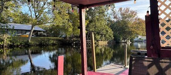 Newly Remodeled Weeki Wachee River Retreat