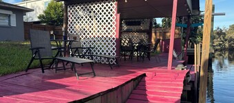 Newly Remodeled Weeki Wachee River Retreat