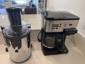 Coffee and/or coffee maker - Hollywood Luxury Home w/perfect view of Palm trees (Los Angeles)